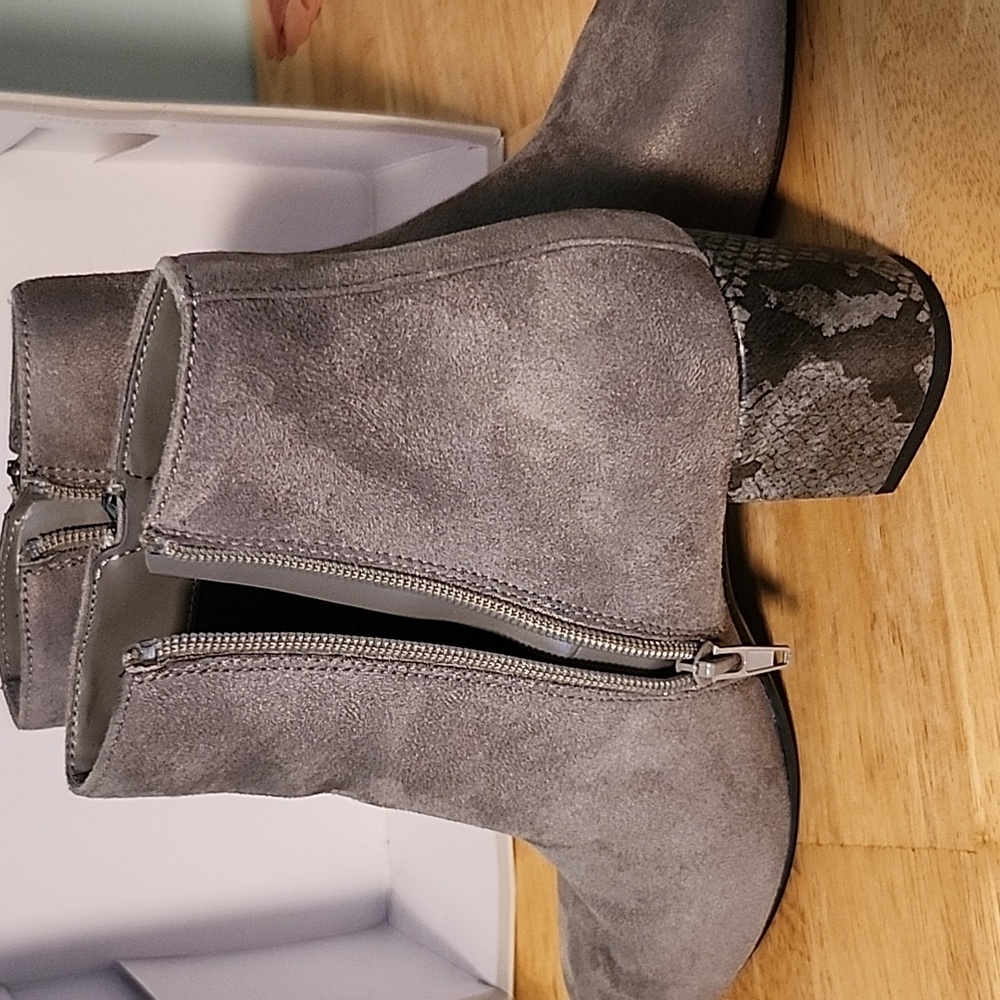 . NIB Womens Bandolino light Grey Booties Double Zip Size 7 1/2M (#5) - Picture 3 of 10